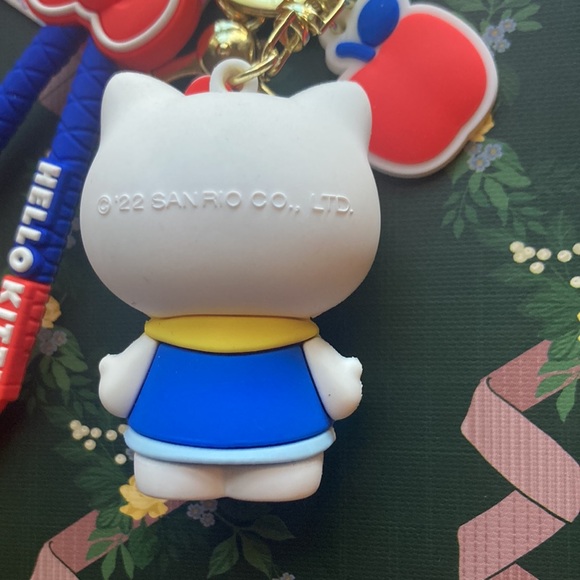 Hello Kitty Keychain - Picture 2 of 4